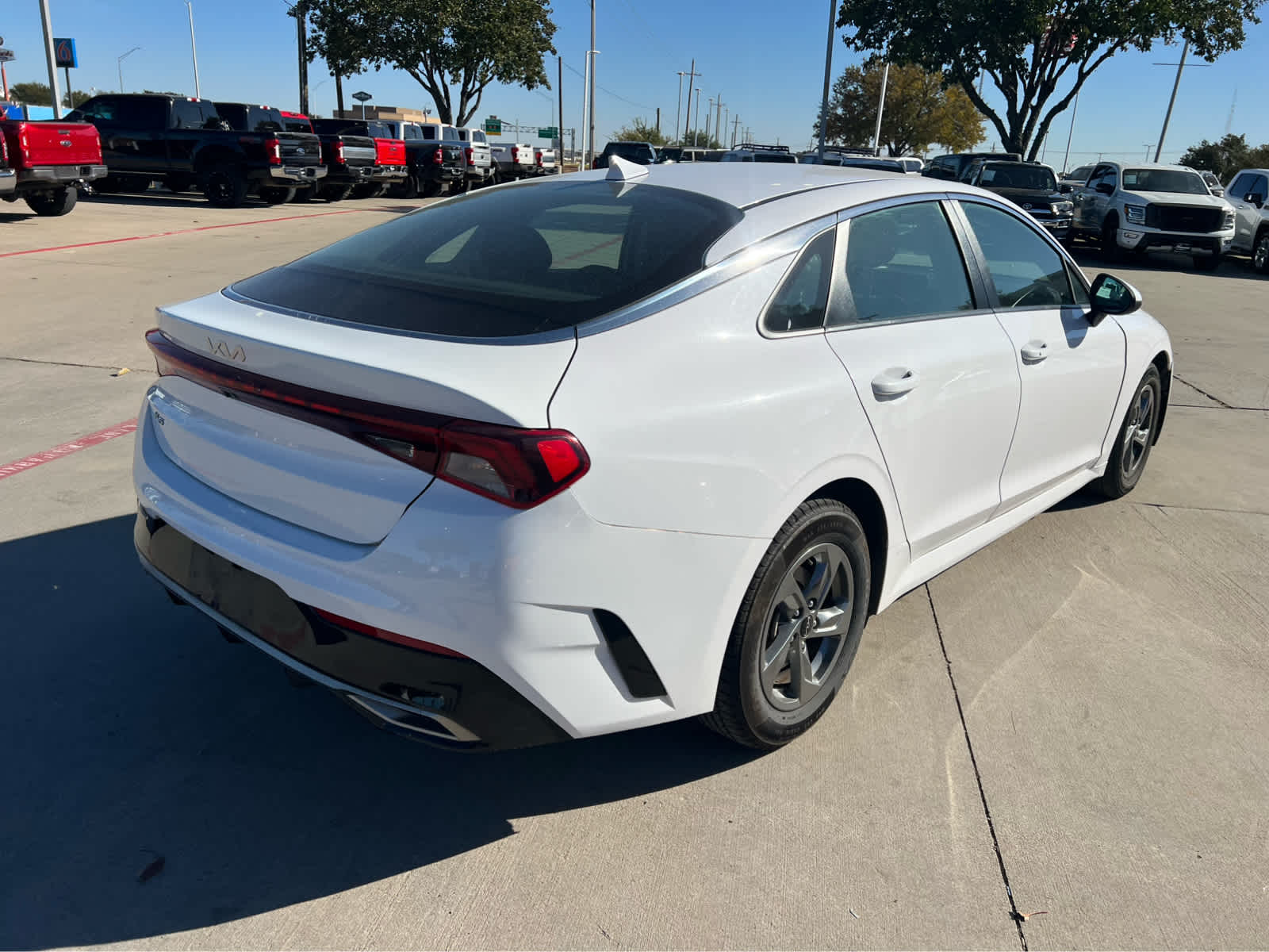 2022 Kia K5 LXS photo 2