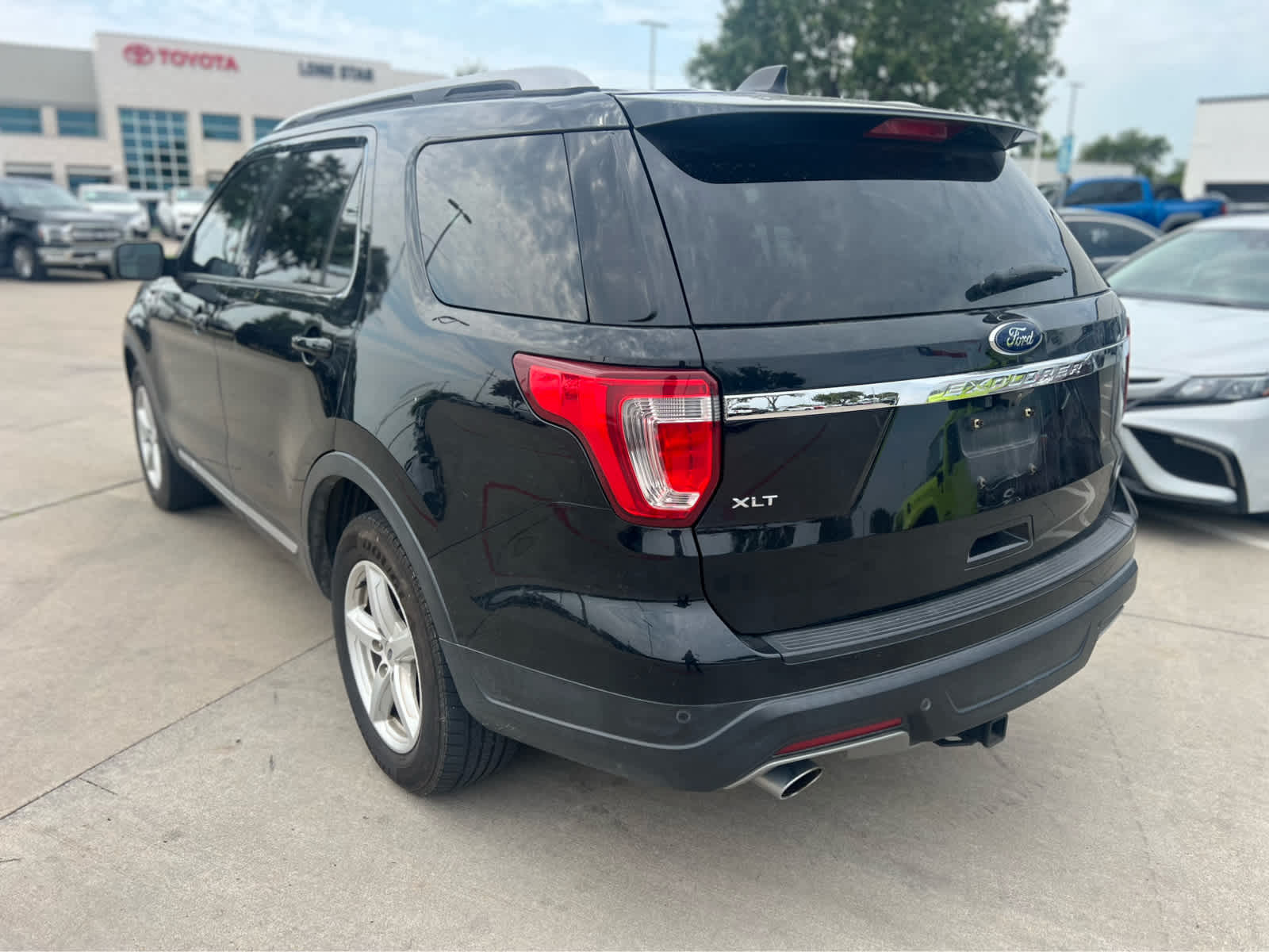 2018 Ford Explorer XLT photo 2