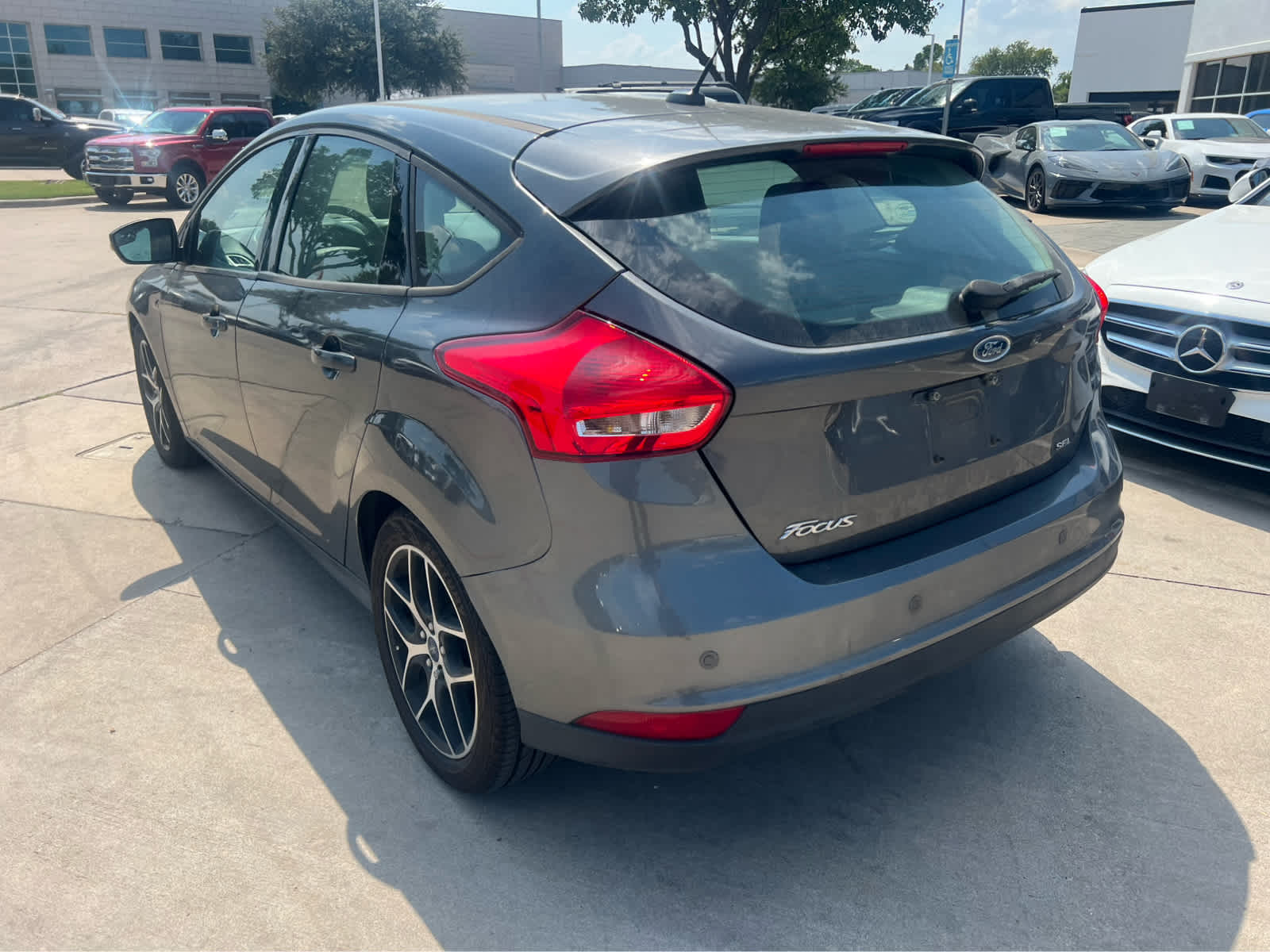 2017 Ford Focus SEL photo 2