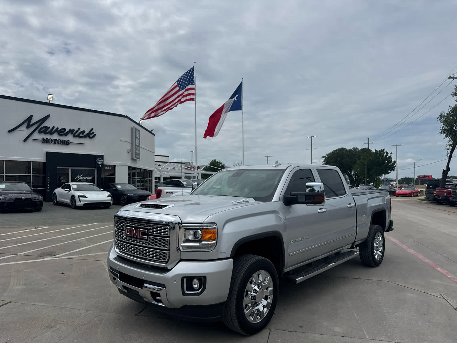 2018 GMC Sierra 4WD Crew Cab Standard Box Denali's photo