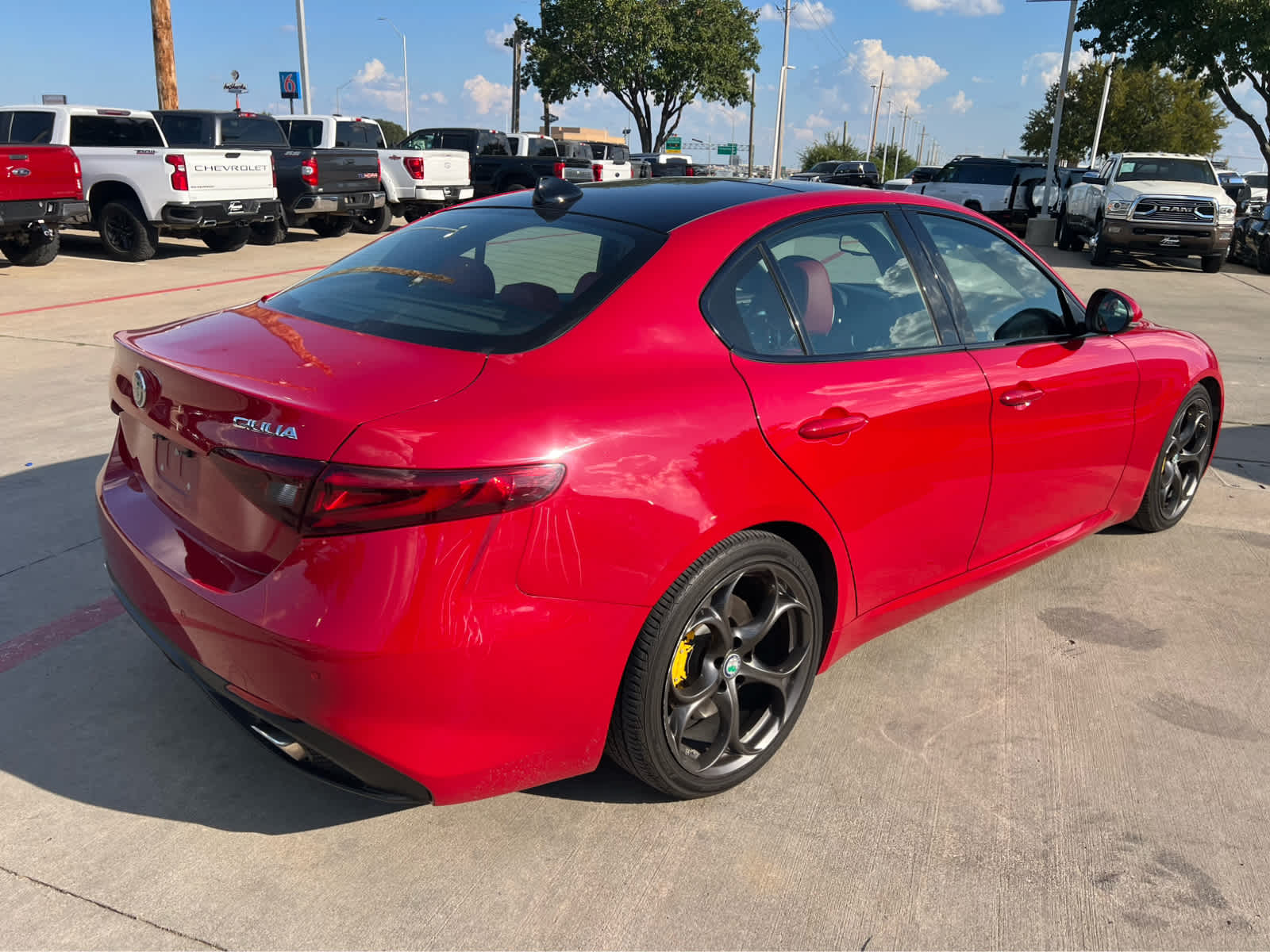 2017 Alfa Romeo Giulia Ti photo 3