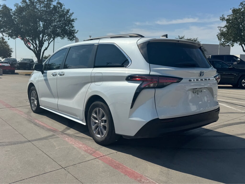 Used 2022 Toyota Sienna XLE Van