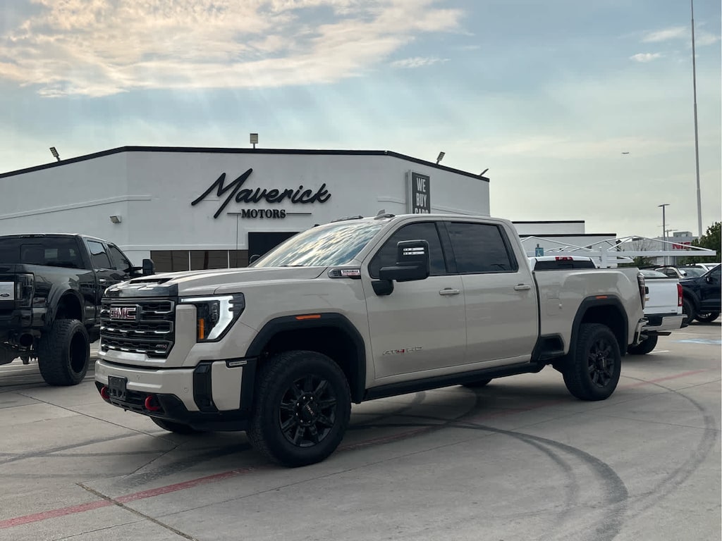 Used 2026 GMC Sierra 2500HD AT4 4WD Crew Cab 172 Truck