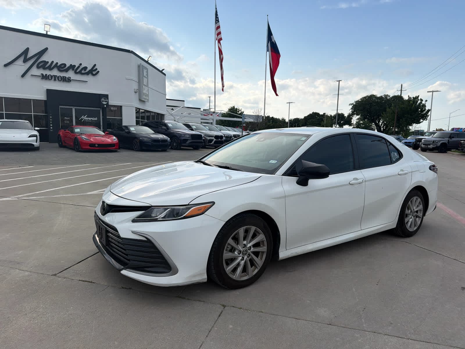 2023 Toyota Camry LE's photo