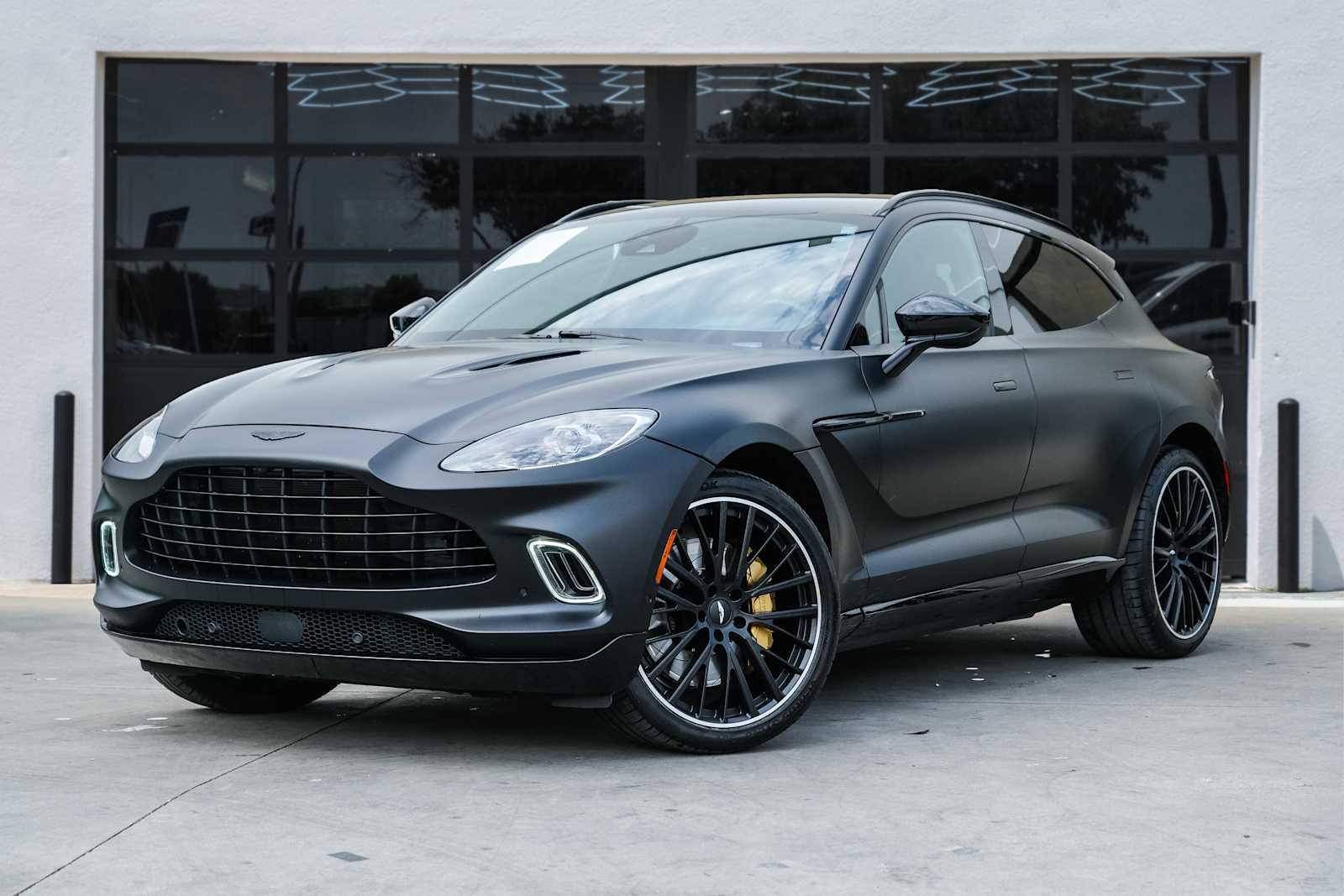 2023 Aston Martin DBX