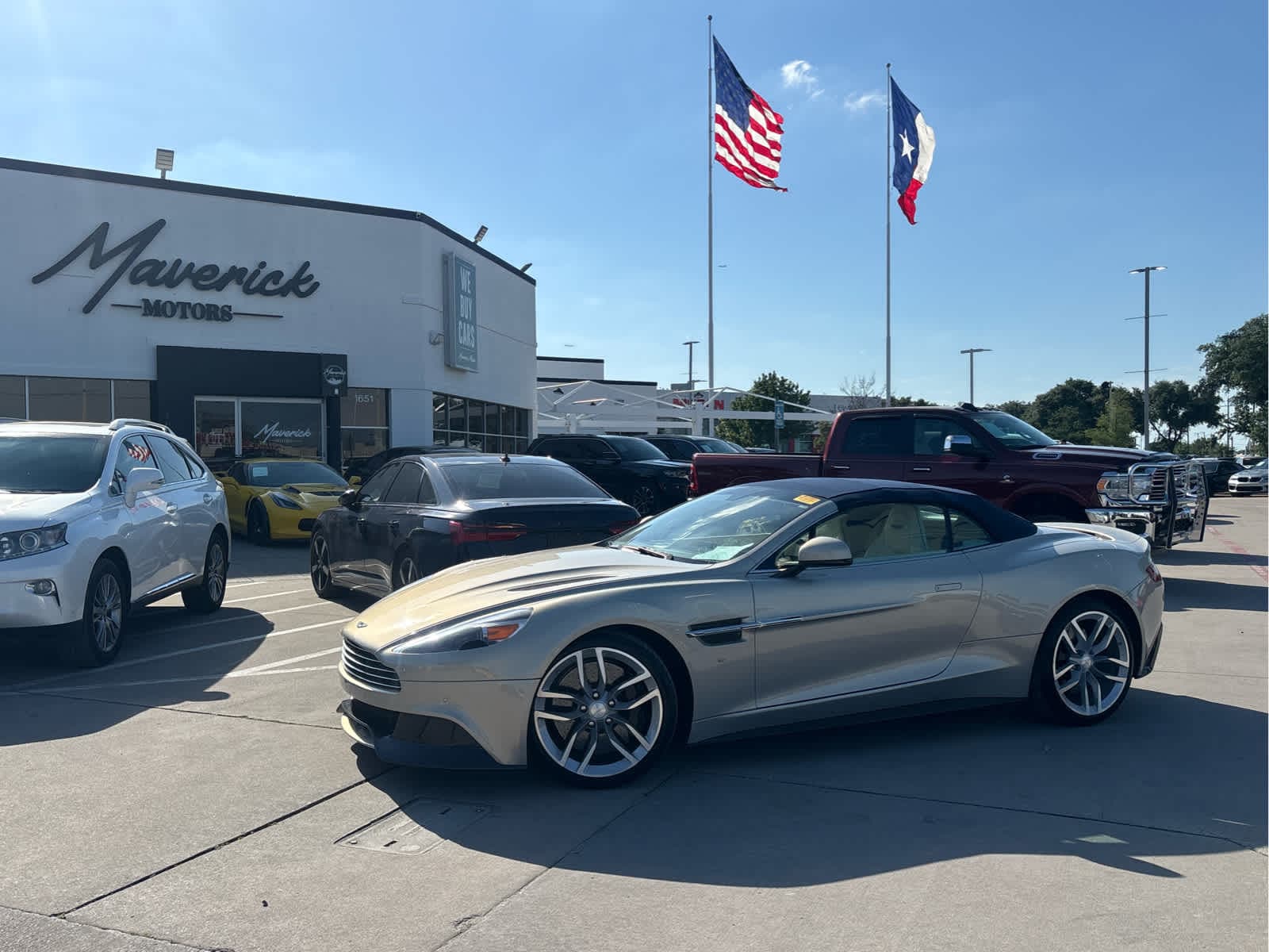 2016 Aston Martin Vanquish Carbon Volante's photo