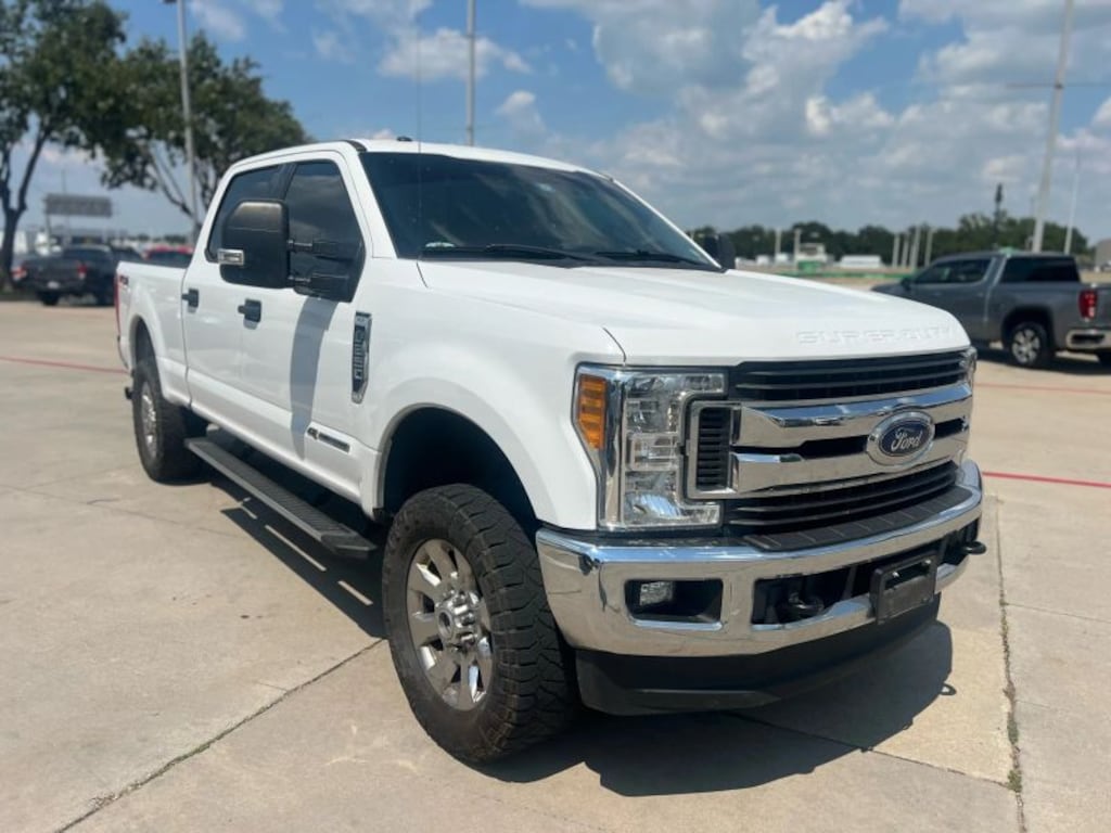 Used 2017 Ford Super Duty F-250 SRW XLT 4WD Crew Cab 6.75 Box 4WD Crew Cab 6.75 Box