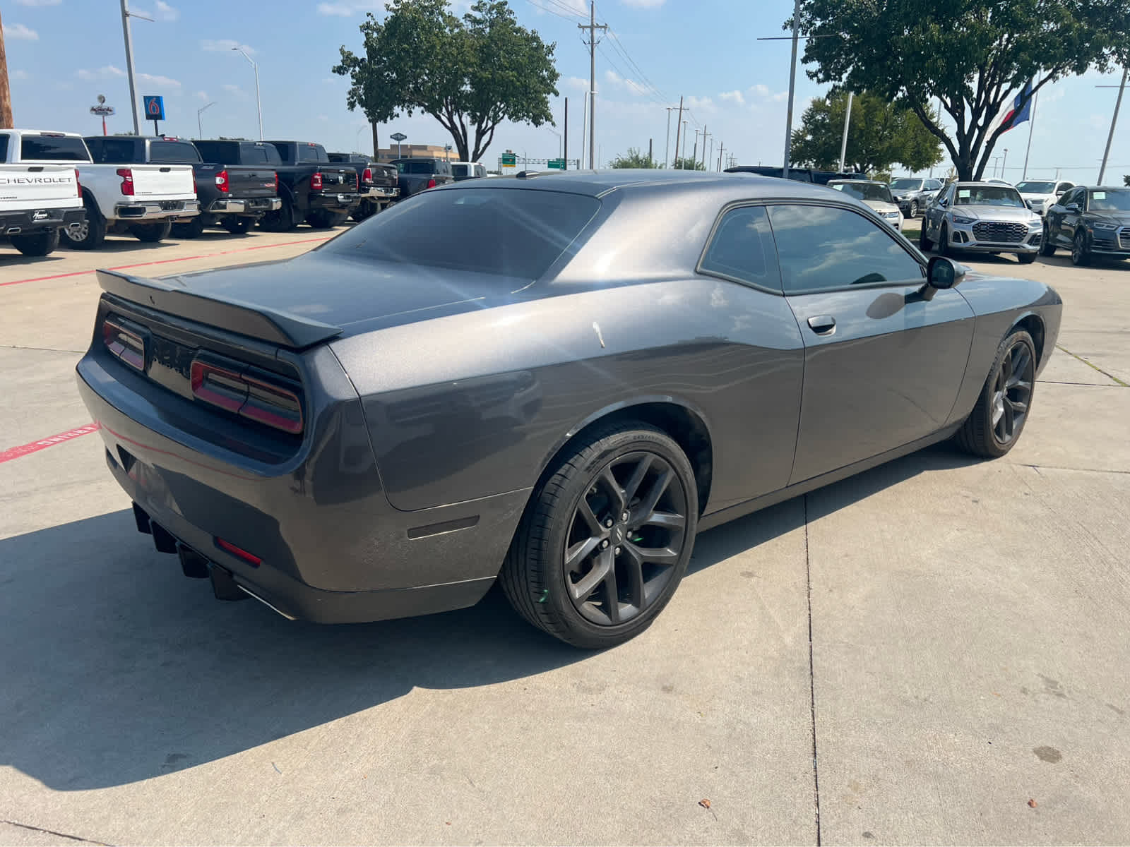 2022 Dodge Challenger SXT photo 3