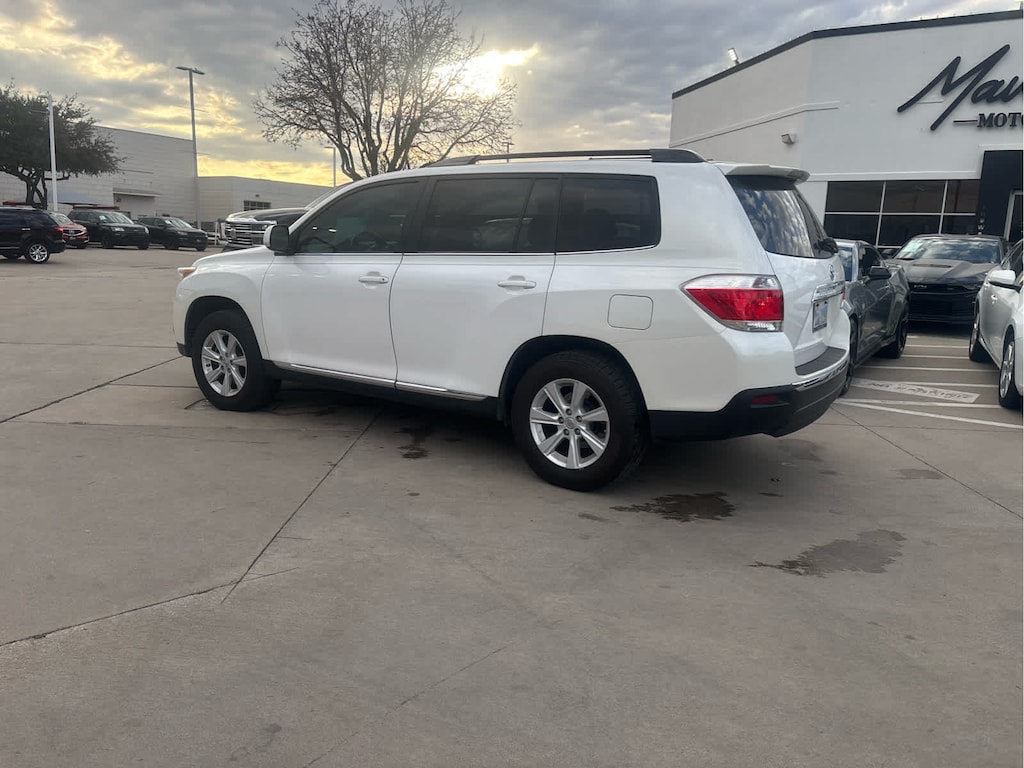 Used 2011 Toyota Highlander SE SUV