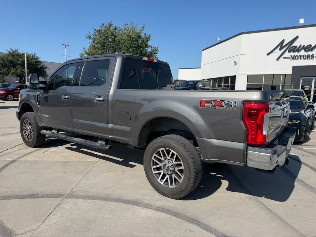 Used 2017 Ford Super Duty F-250 Pickup Lariat 4WD Crew Cab 6.75 Box Truck