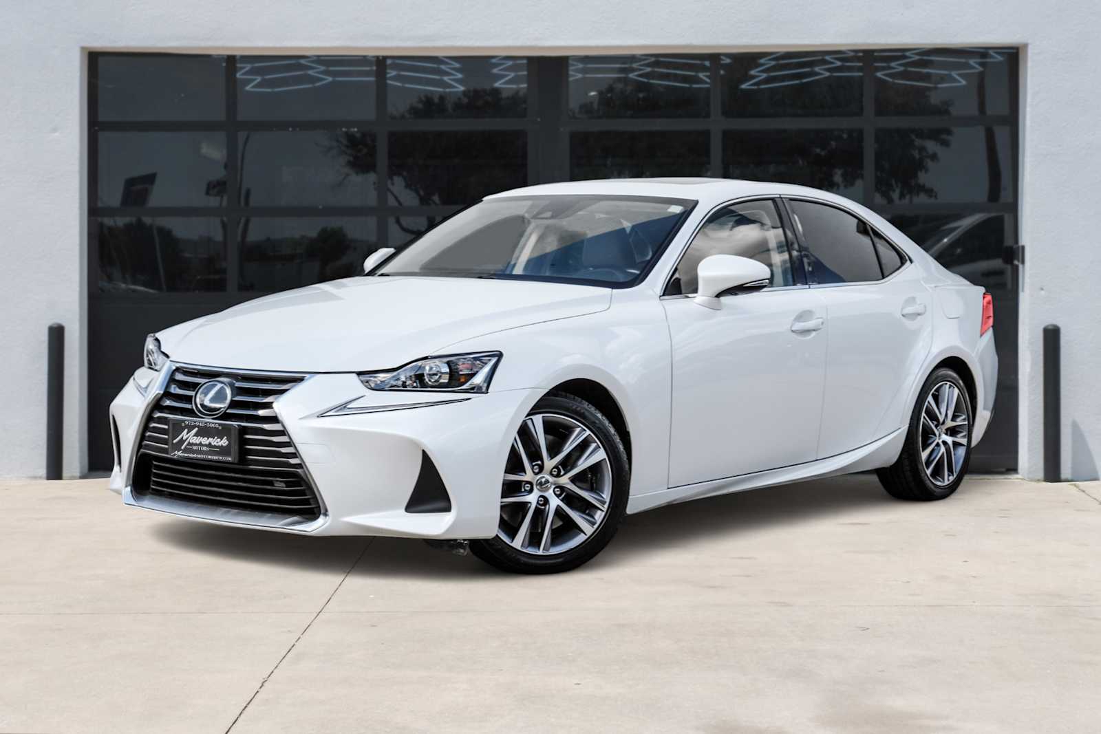 2020 Lexus IS 300's photo