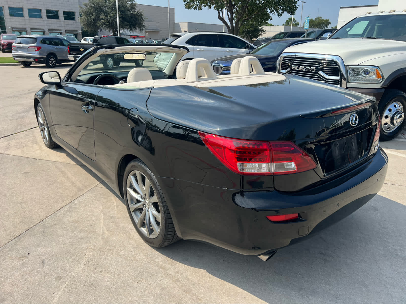 2015 Lexus IS 250C photo 2