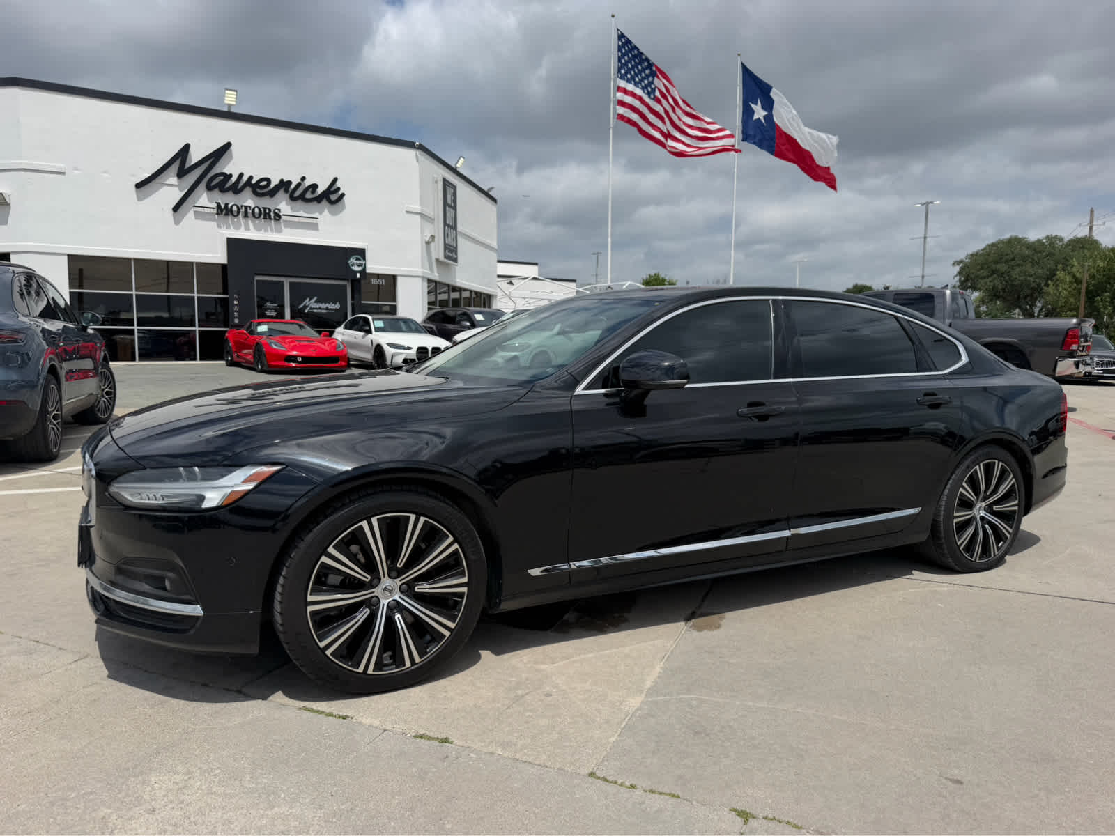 2023 Volvo S90 B6 Plus AWD's photo
