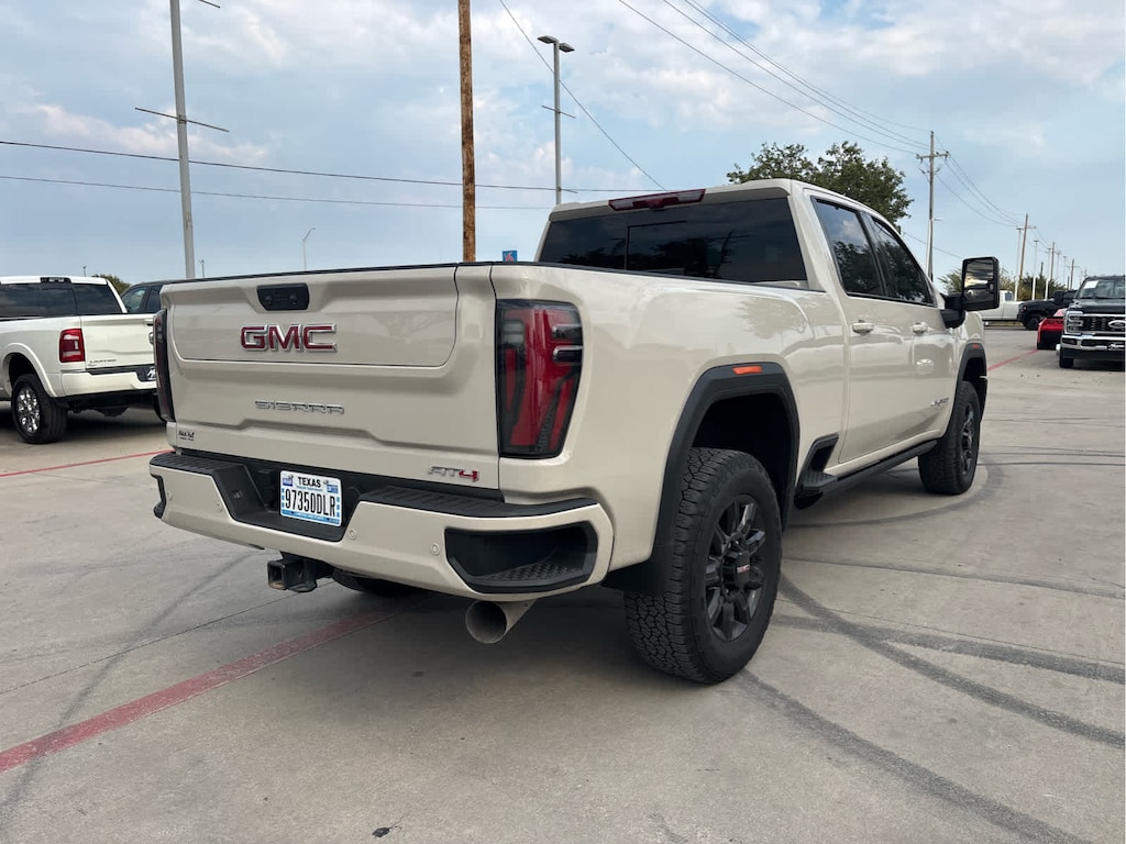 Used 2026 GMC Sierra 2500HD AT4 4WD Crew Cab 172 Truck
