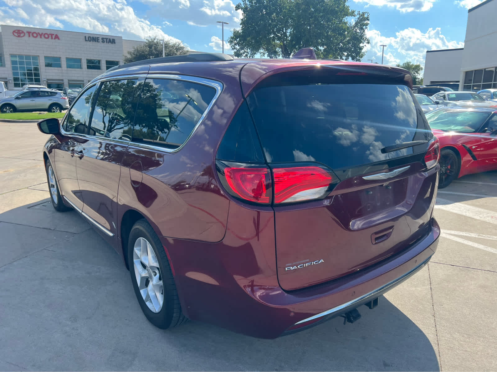 2017 Chrysler Pacifica Touring L photo 2