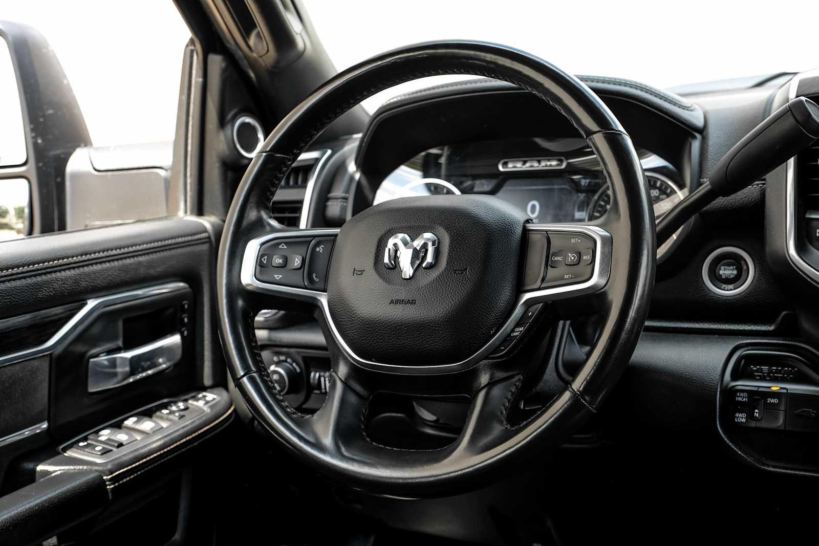 2024 RAM Ram 3500 Pickup Laramie - Photo 17