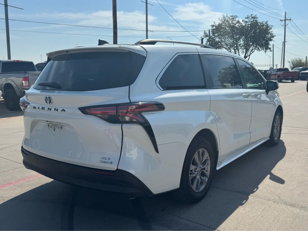 Used 2022 Toyota Sienna XLE Van
