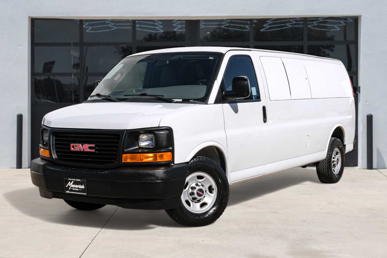 2017 GMC Savana Passenger 1LS's photo