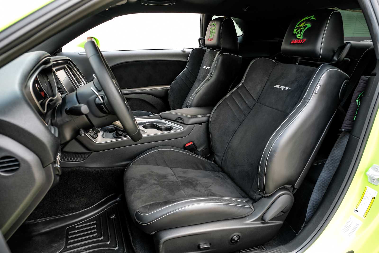 2015 Dodge Challenger SRT - Photo 27