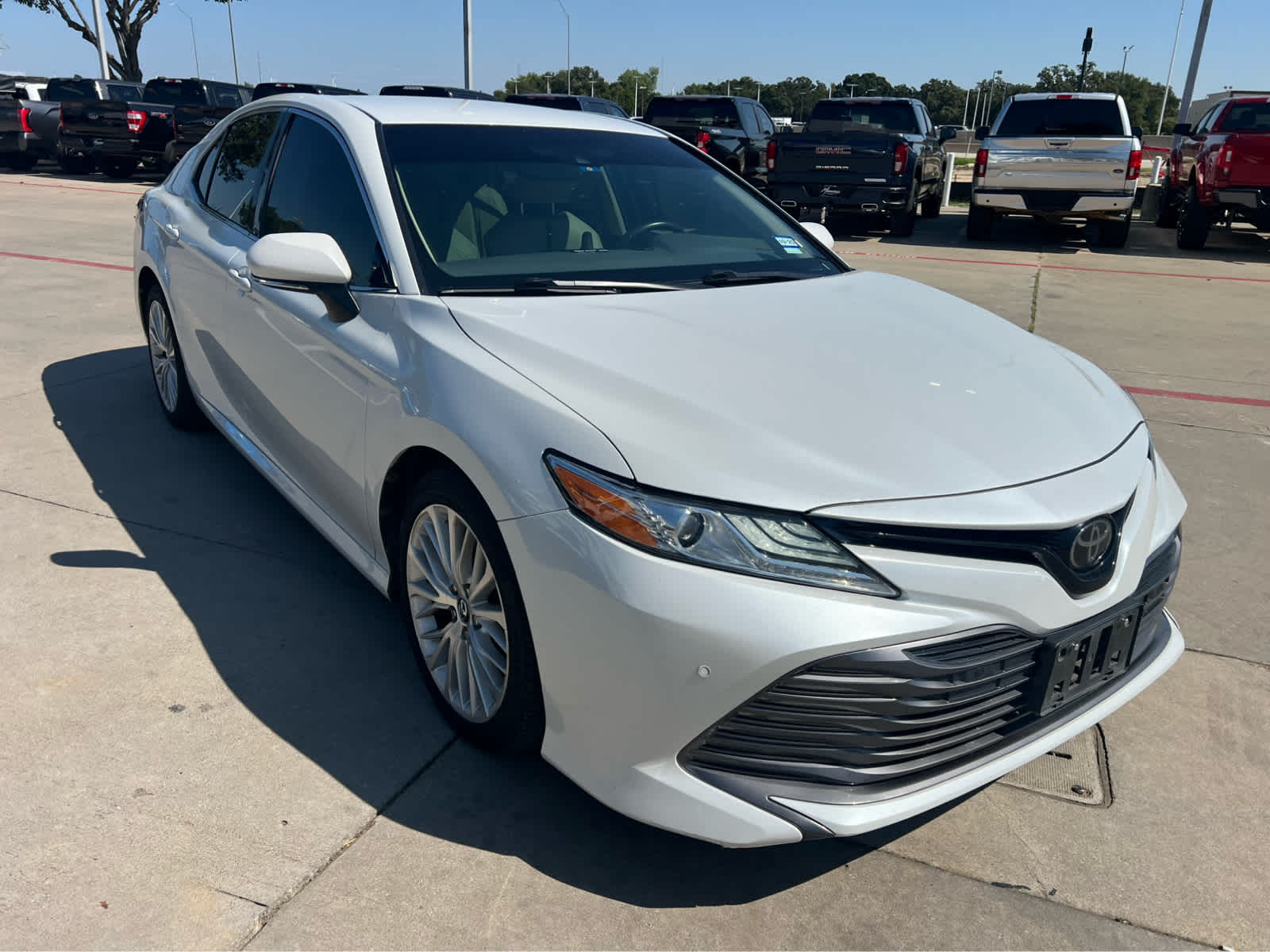 2018 Toyota Camry SE XLE photo 4