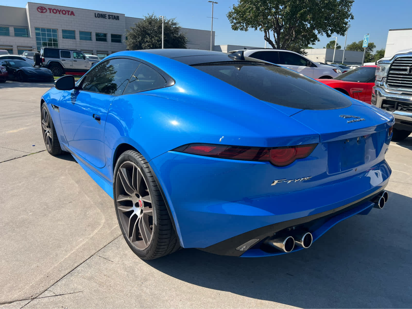 2019 Jaguar F-TYPE R photo 2
