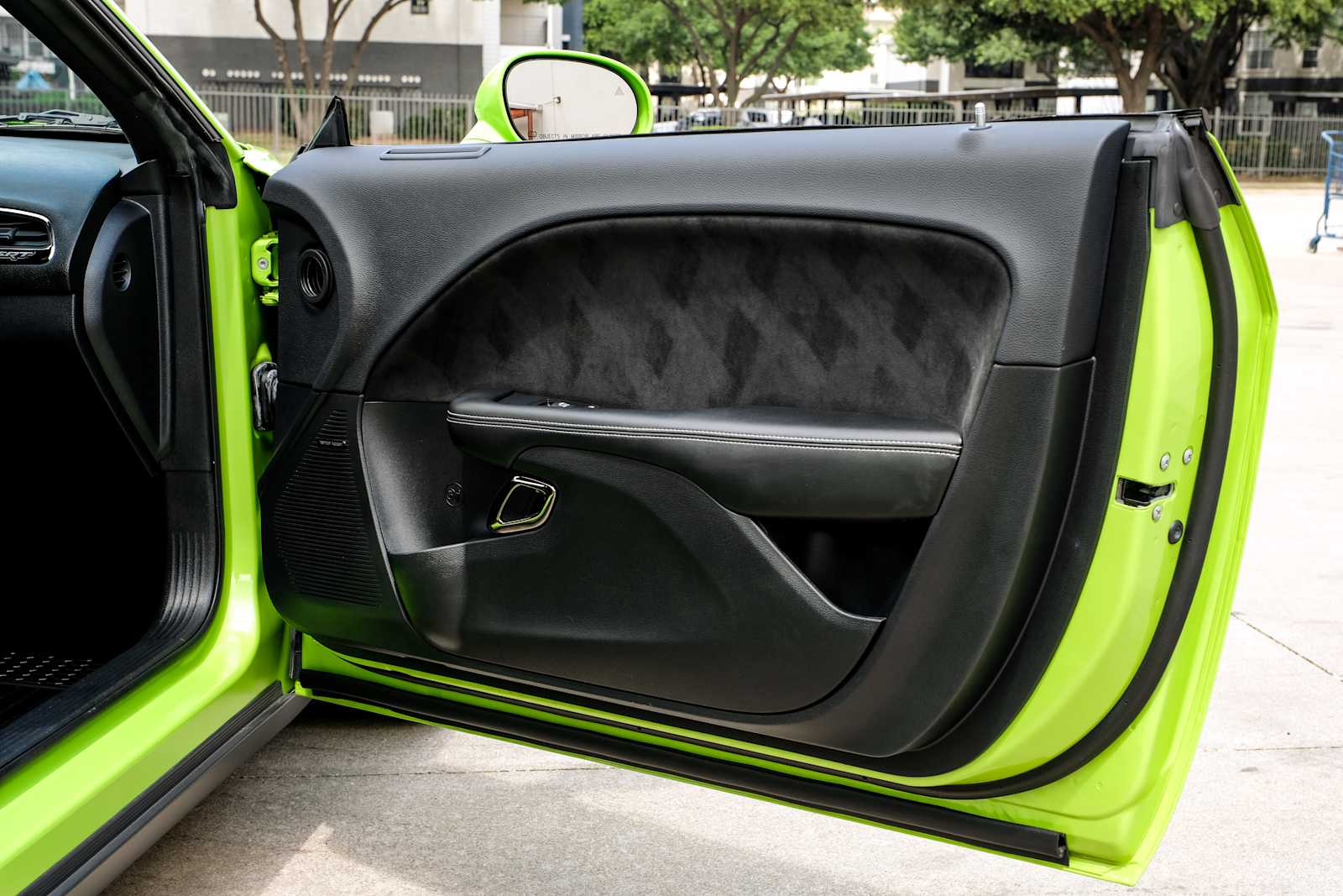 2015 Dodge Challenger SRT - Photo 35