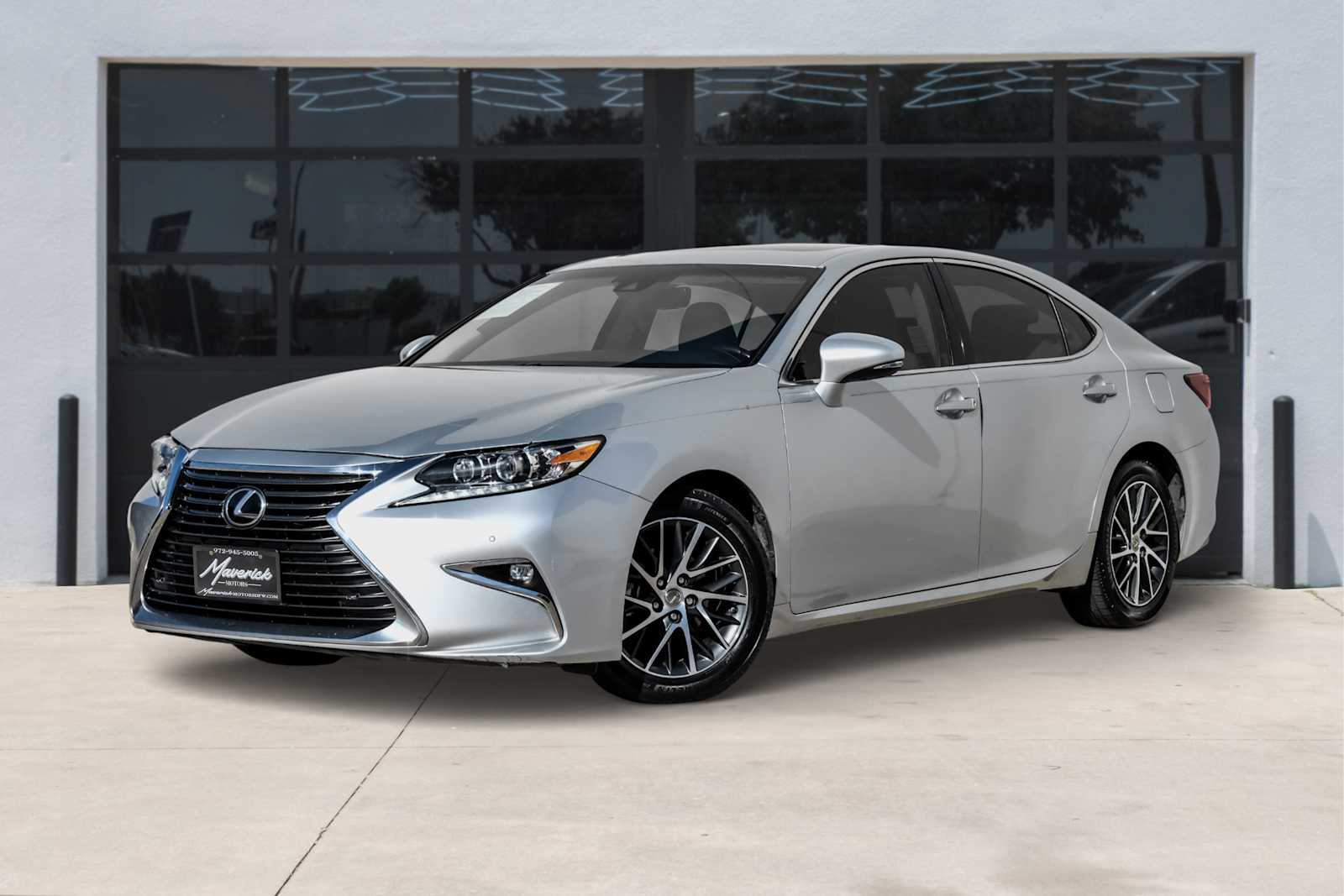 2016 Lexus ES 350's photo