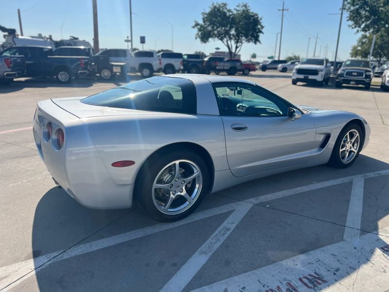 2000 Chevrolet Corvette photo 2
