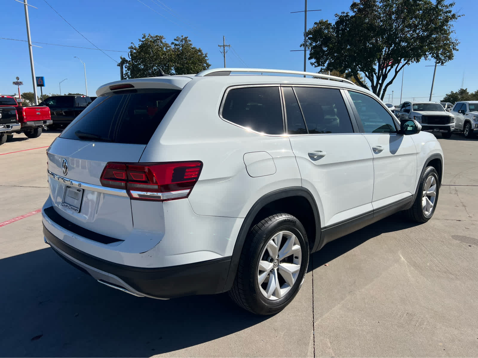 2019 Volkswagen Atlas SE photo 3
