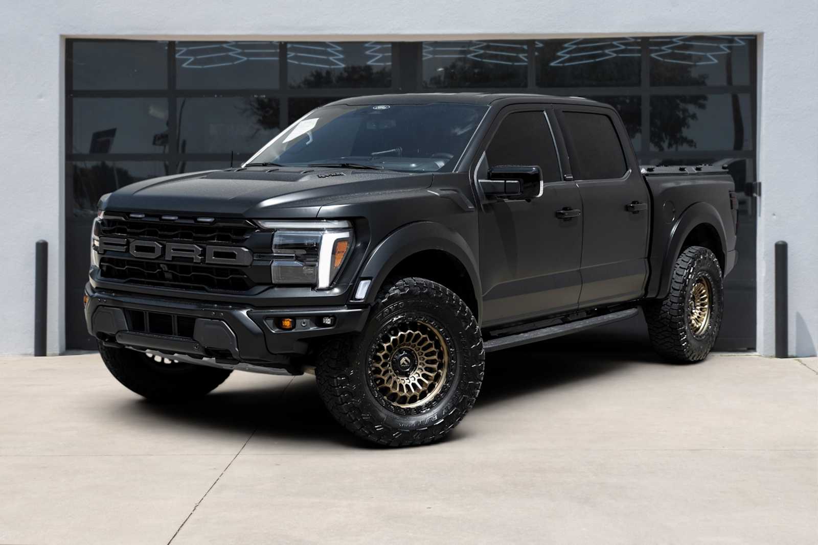2025 Ford F-150 Raptor 4x4 SuperCrew 5-1/2 Box's photo