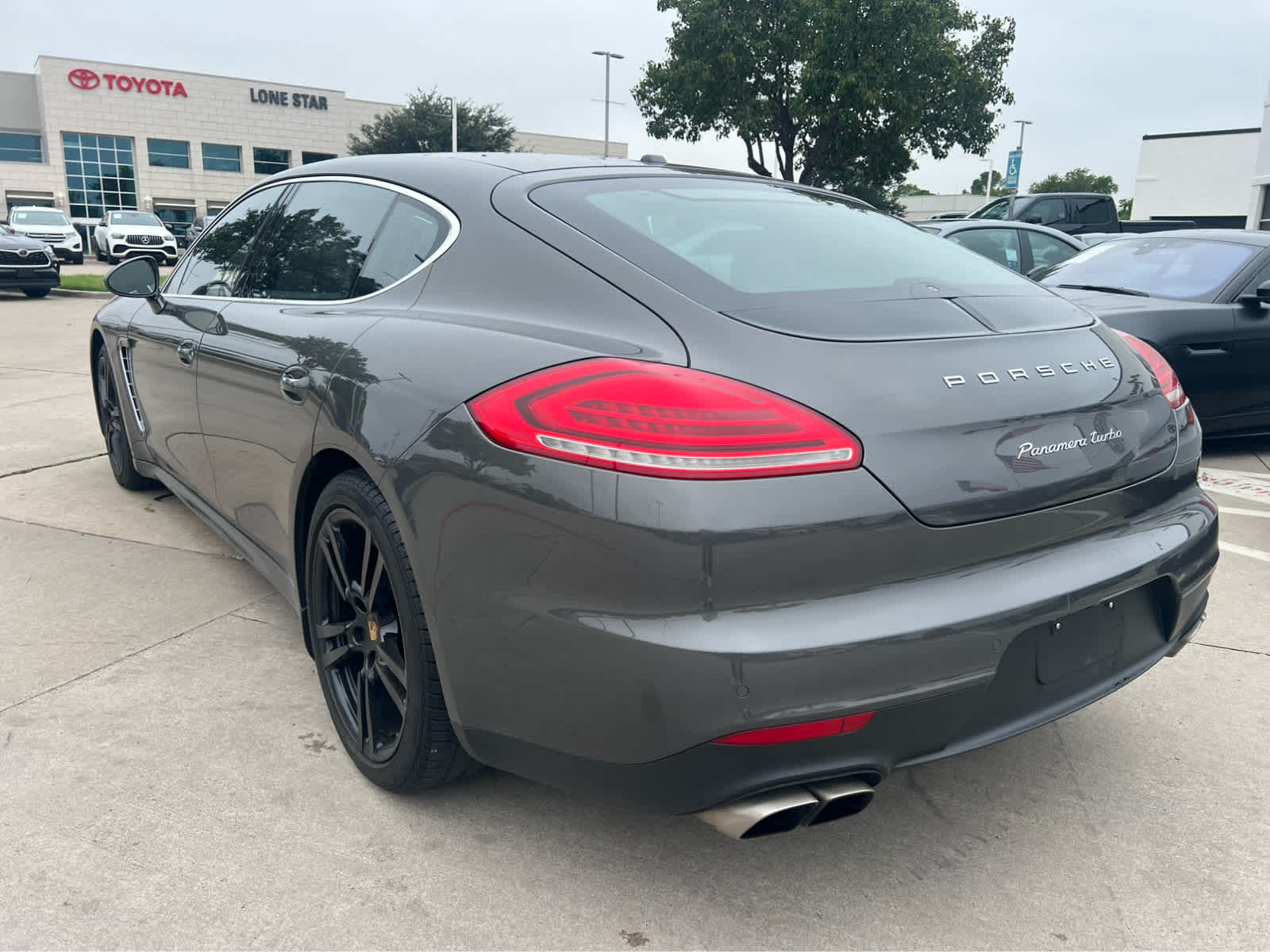 2014 Porsche Panamera Turbo Executive photo 2