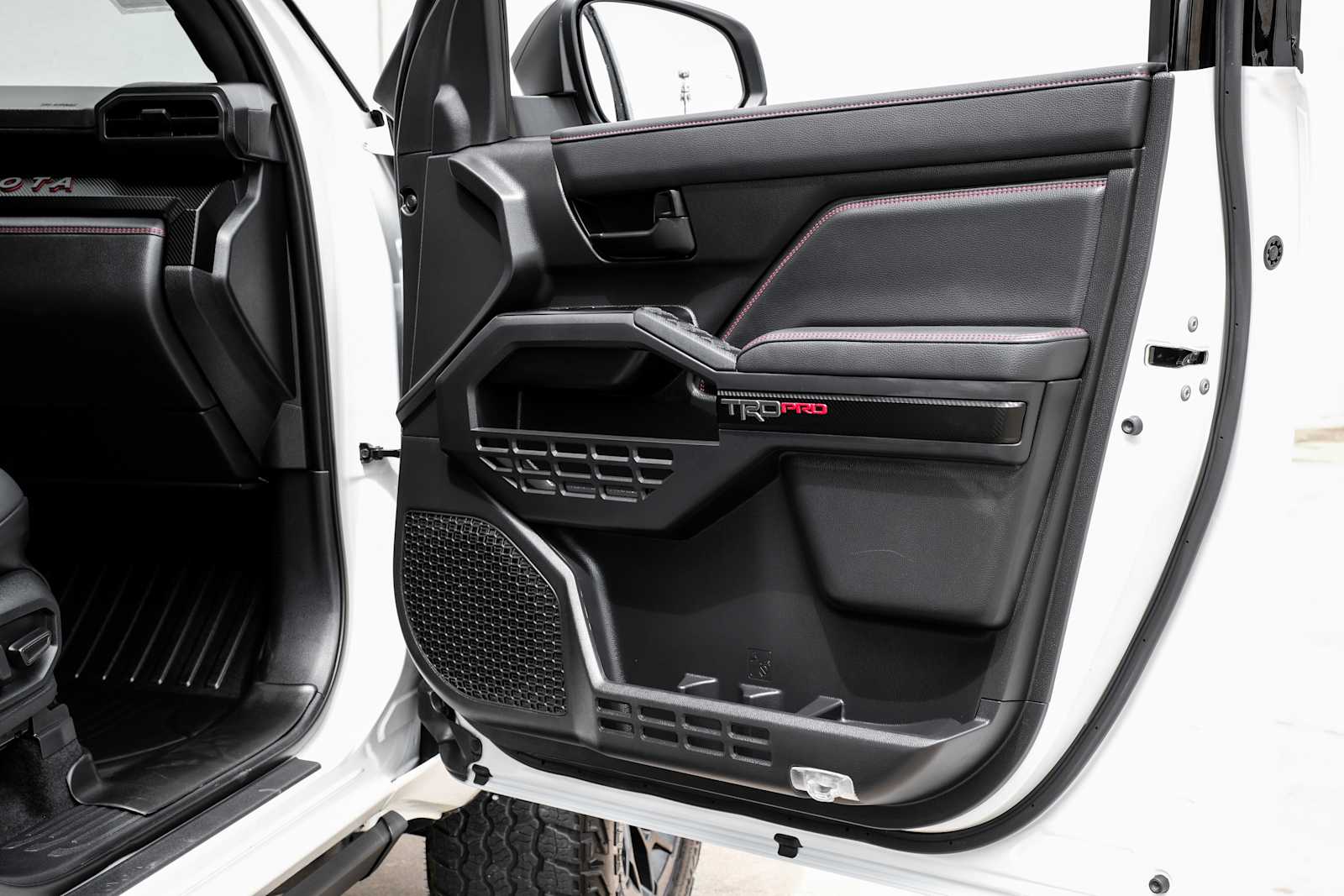 2025 Toyota Tacoma TRD Pro - Photo 46