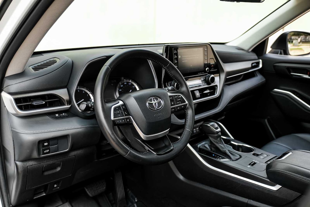 Used 2022 Toyota Highlander XLE SUV