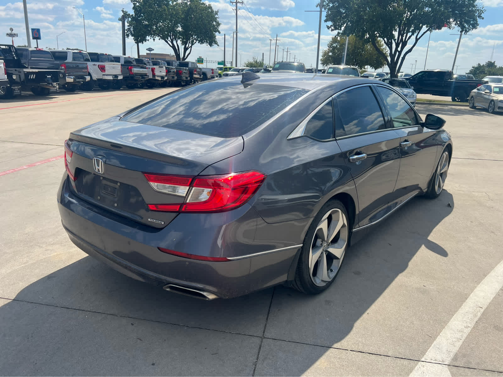 2018 Honda Accord Touring photo 2
