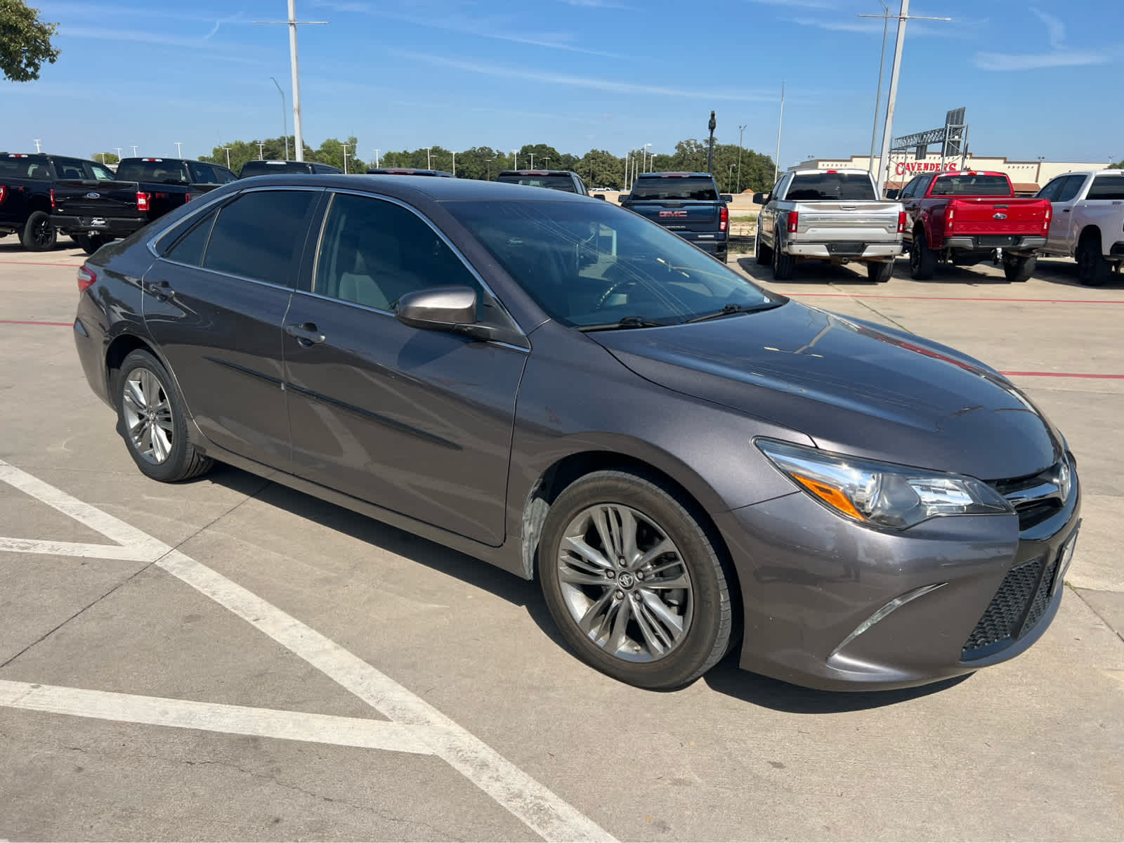 2016 Toyota Camry SE photo 3