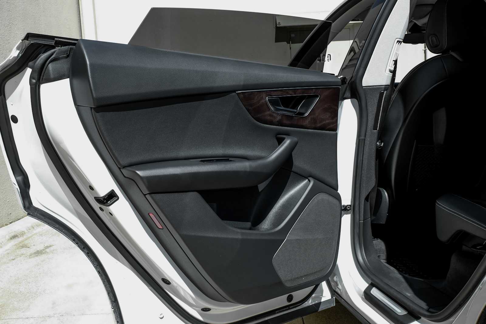 2022 Audi Q8 Premium - Photo 48
