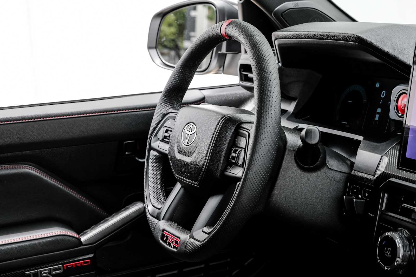 2025 Toyota Tacoma TRD Pro - Photo 18