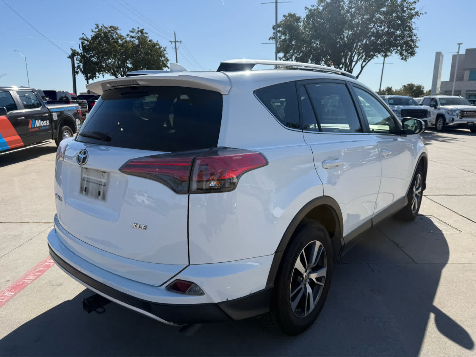 2016 Toyota RAV4 XLE photo 2