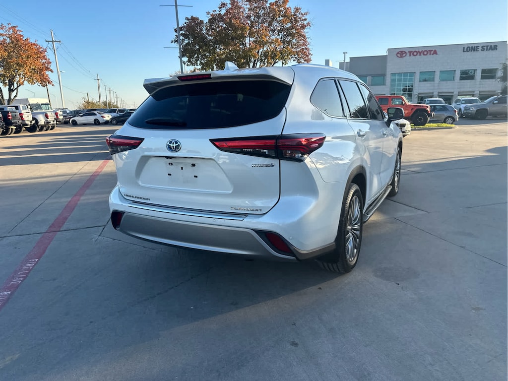 Used 2021 Toyota Highlander Hybrid Platinum SUV