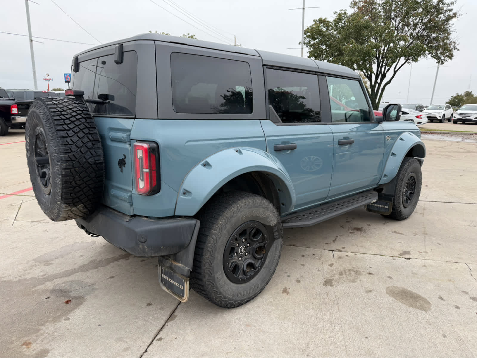 2022 Ford Bronco Wildtrak photo 2