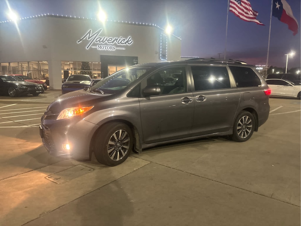 Used 2018 Toyota Sienna XLE Van