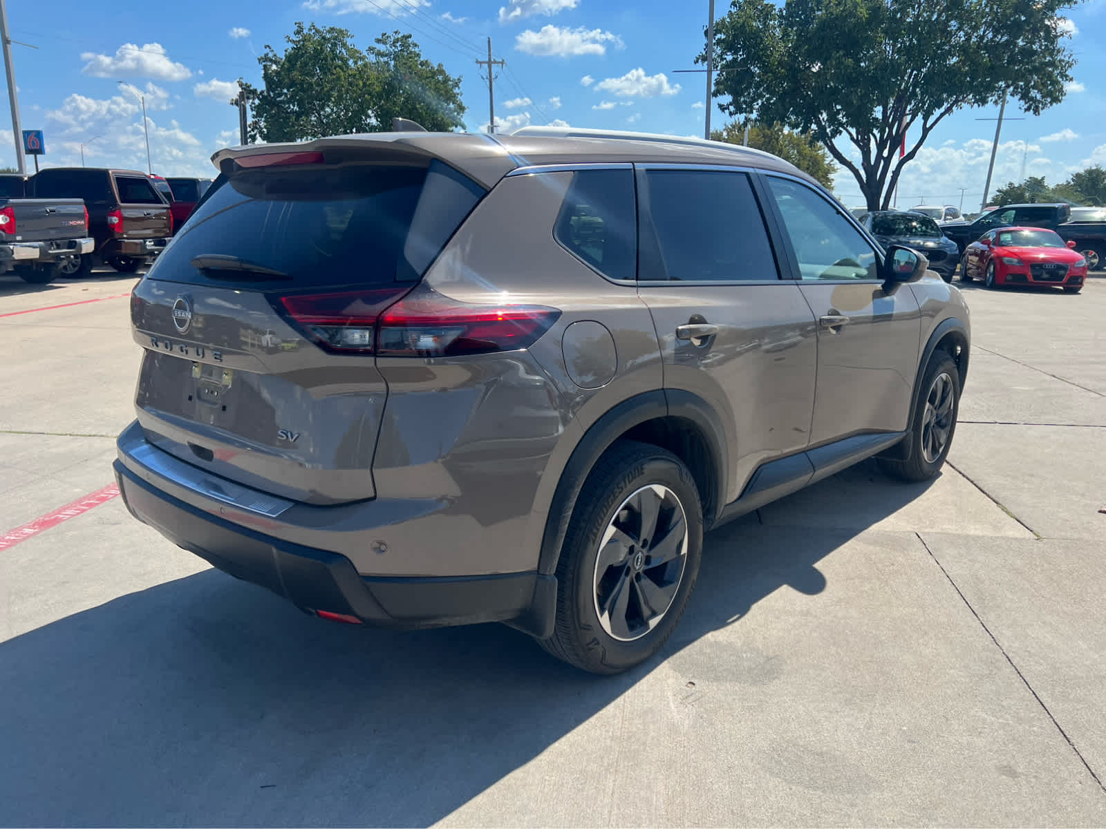2024 Nissan Rogue SV photo 3