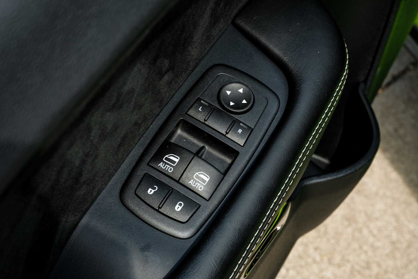2015 Dodge Challenger SRT - Photo 34