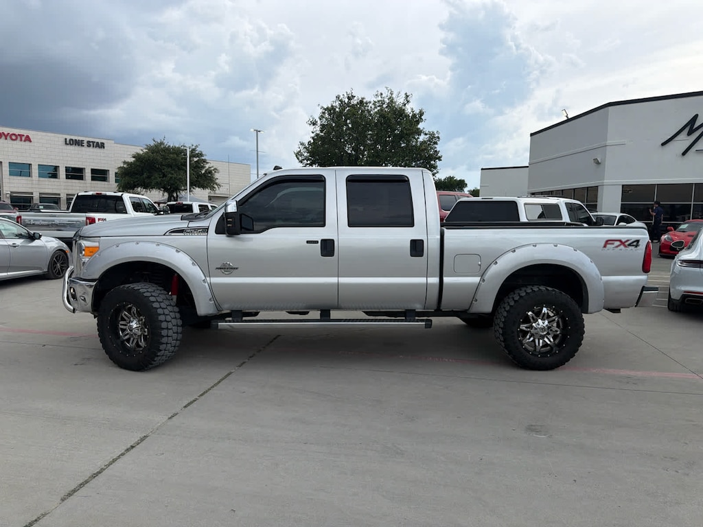 Used 2016 Ford Super Duty F-250 Pickup XLT 4WD Crew Cab 156 Truck