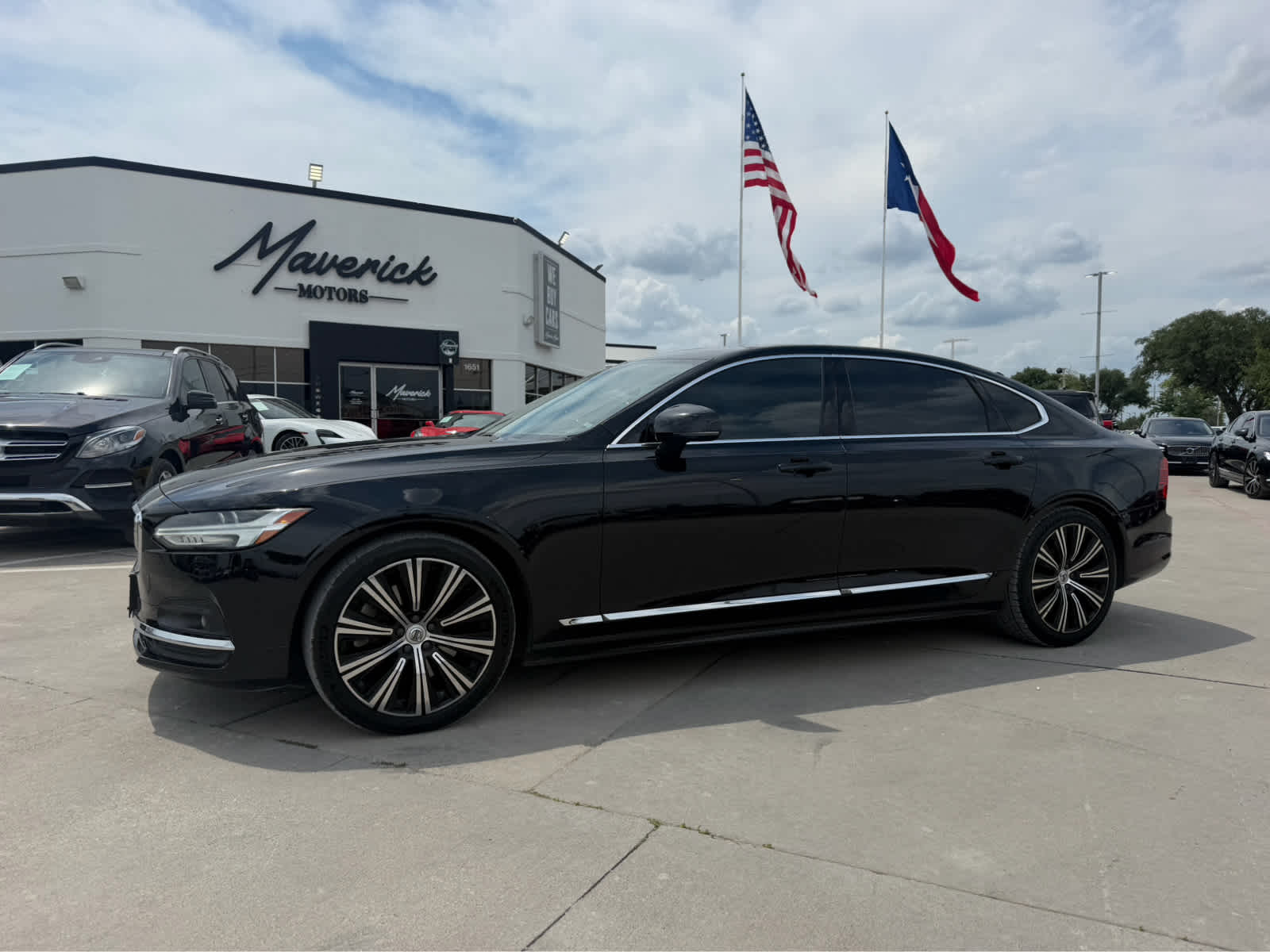 2023 Volvo S90 B6 Plus AWD's photo