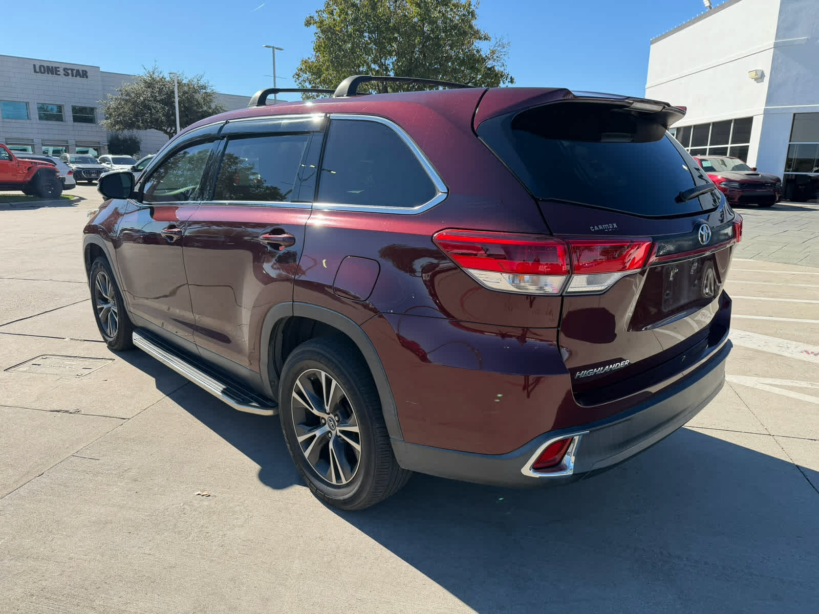 2019 Toyota Highlander LE photo 2