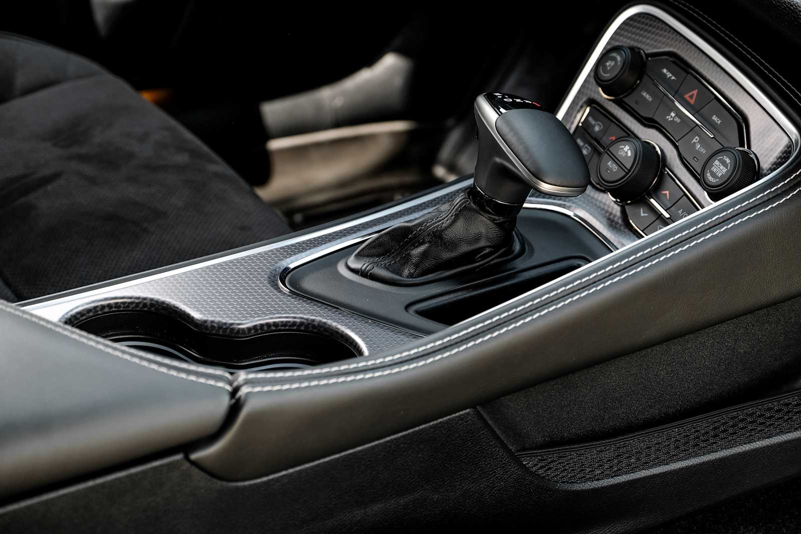 2015 Dodge Challenger SRT - Photo 19