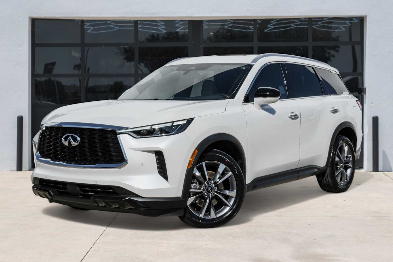 2023 INFINITI QX60 LUXE's photo