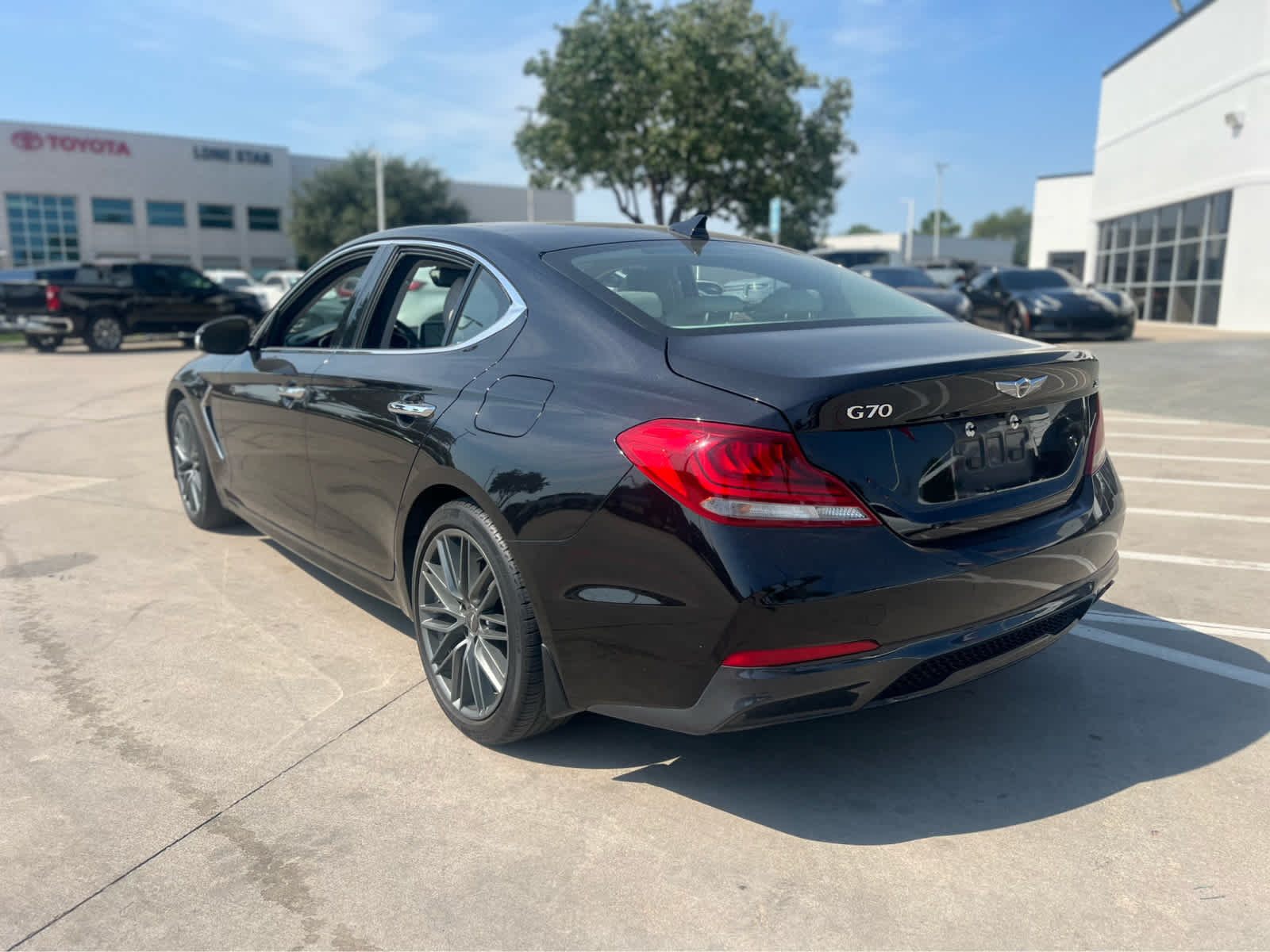 2019 Genesis G70 2.0T Advanced photo 2