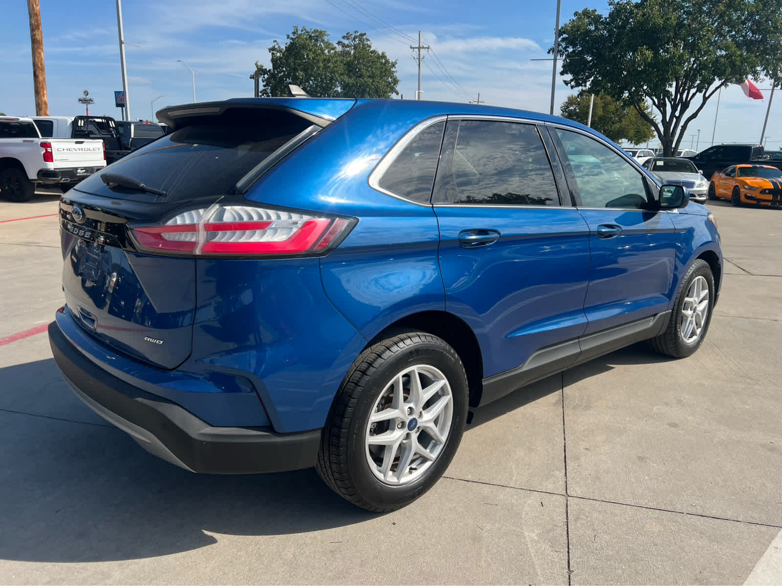 2021 Ford Edge SEL photo 3